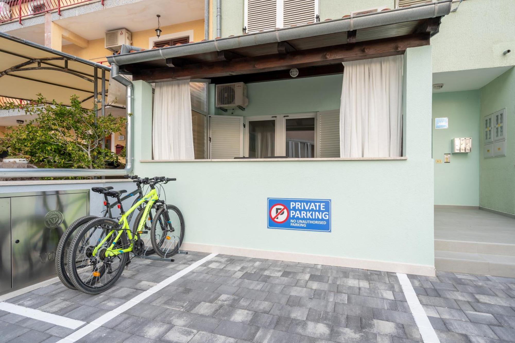 New! D31 W2 Bikes, Sunny Terrace & Parking Rovinj